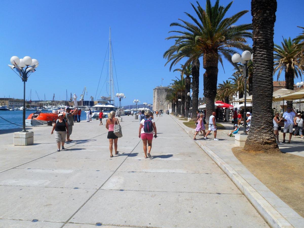 Apartments Bresan Trogir Exterior photo