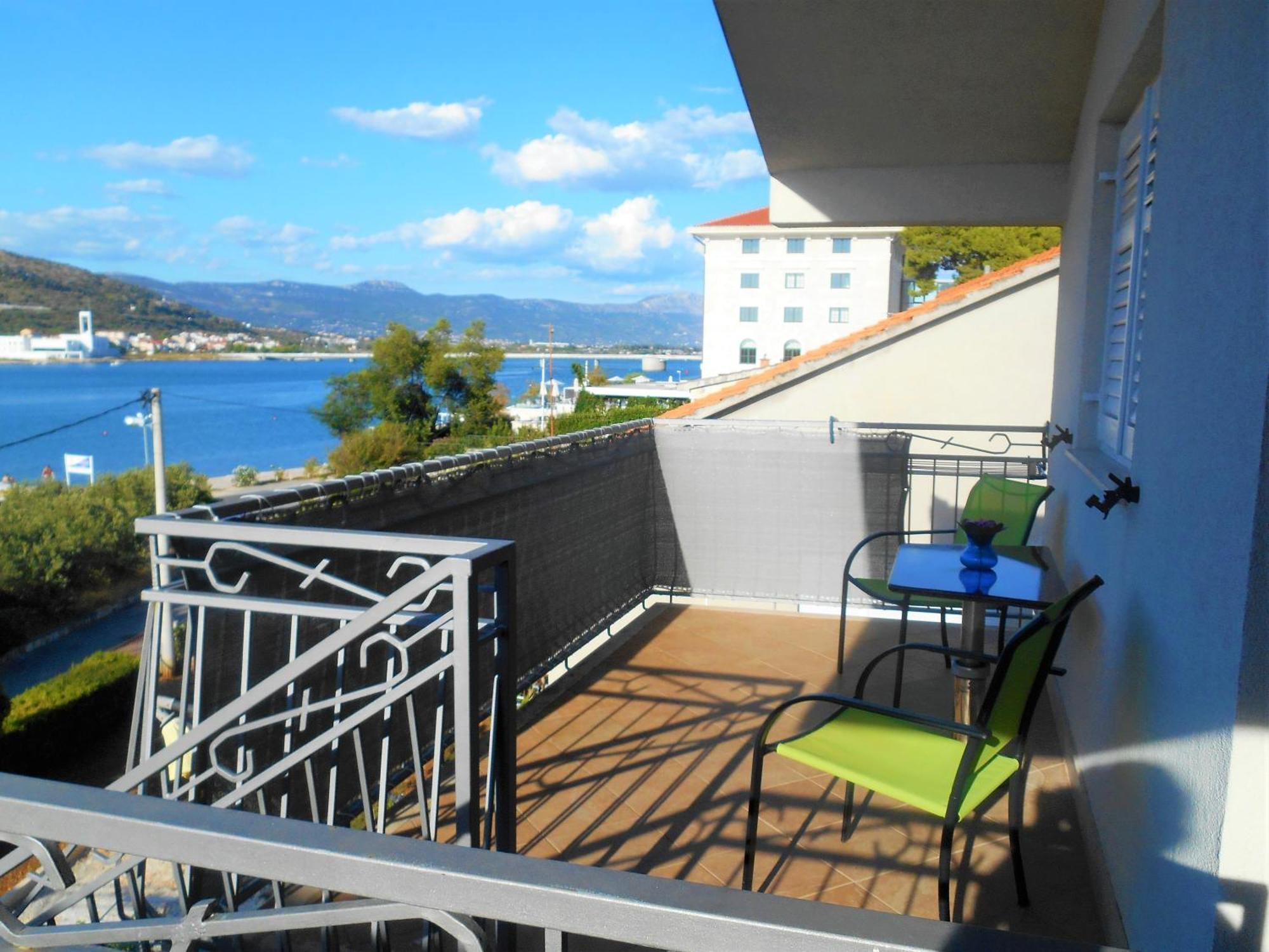 Apartments Bresan Trogir Exterior photo