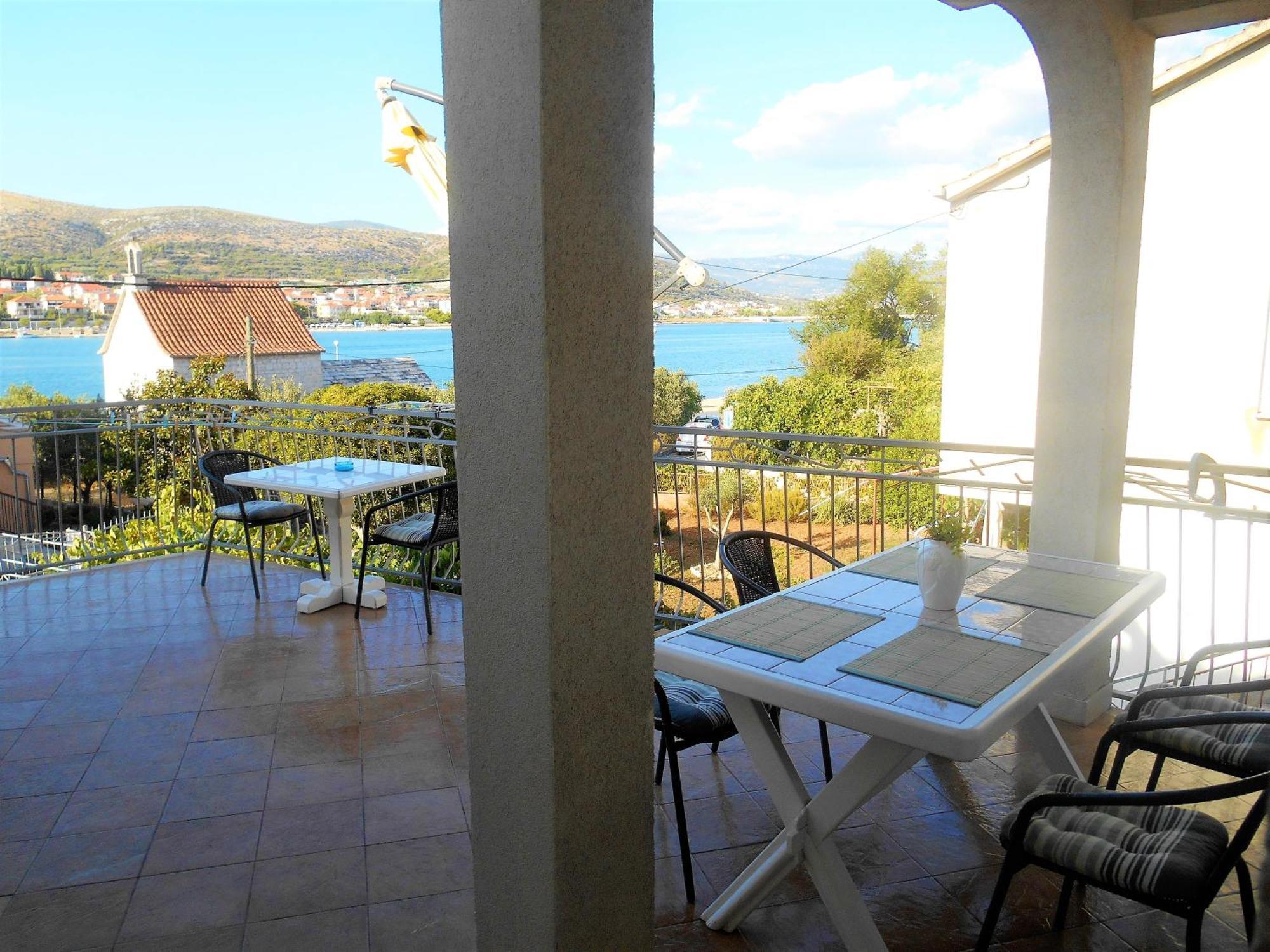Apartments Bresan Trogir Exterior photo