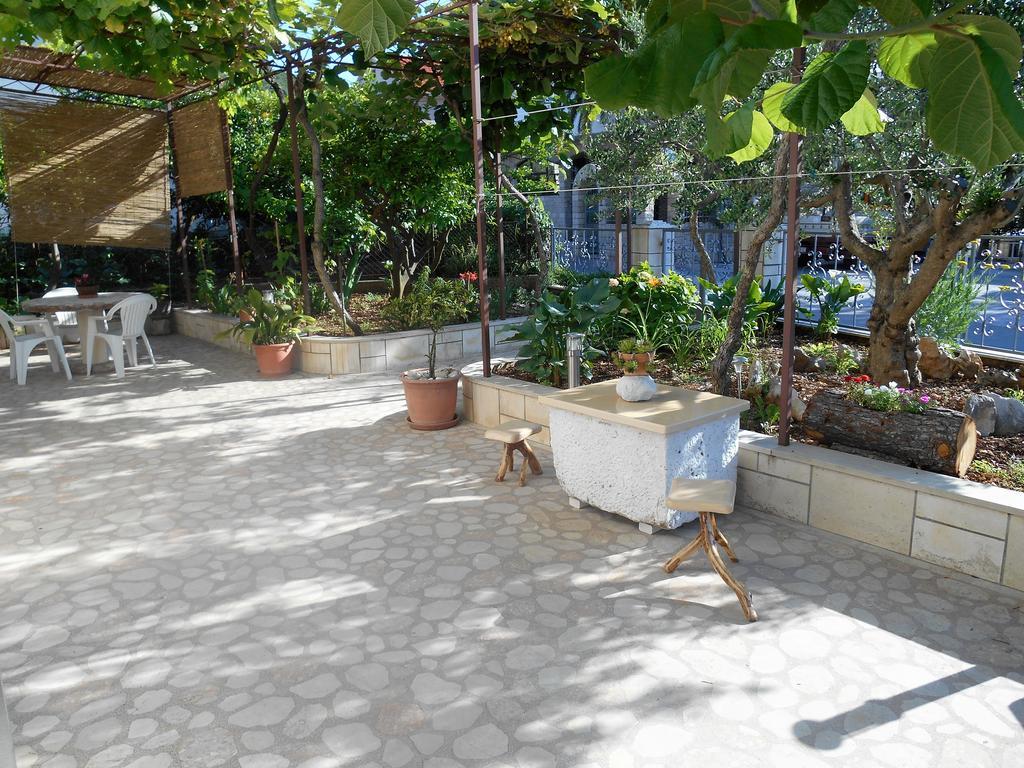 Apartments Bresan Trogir Exterior photo