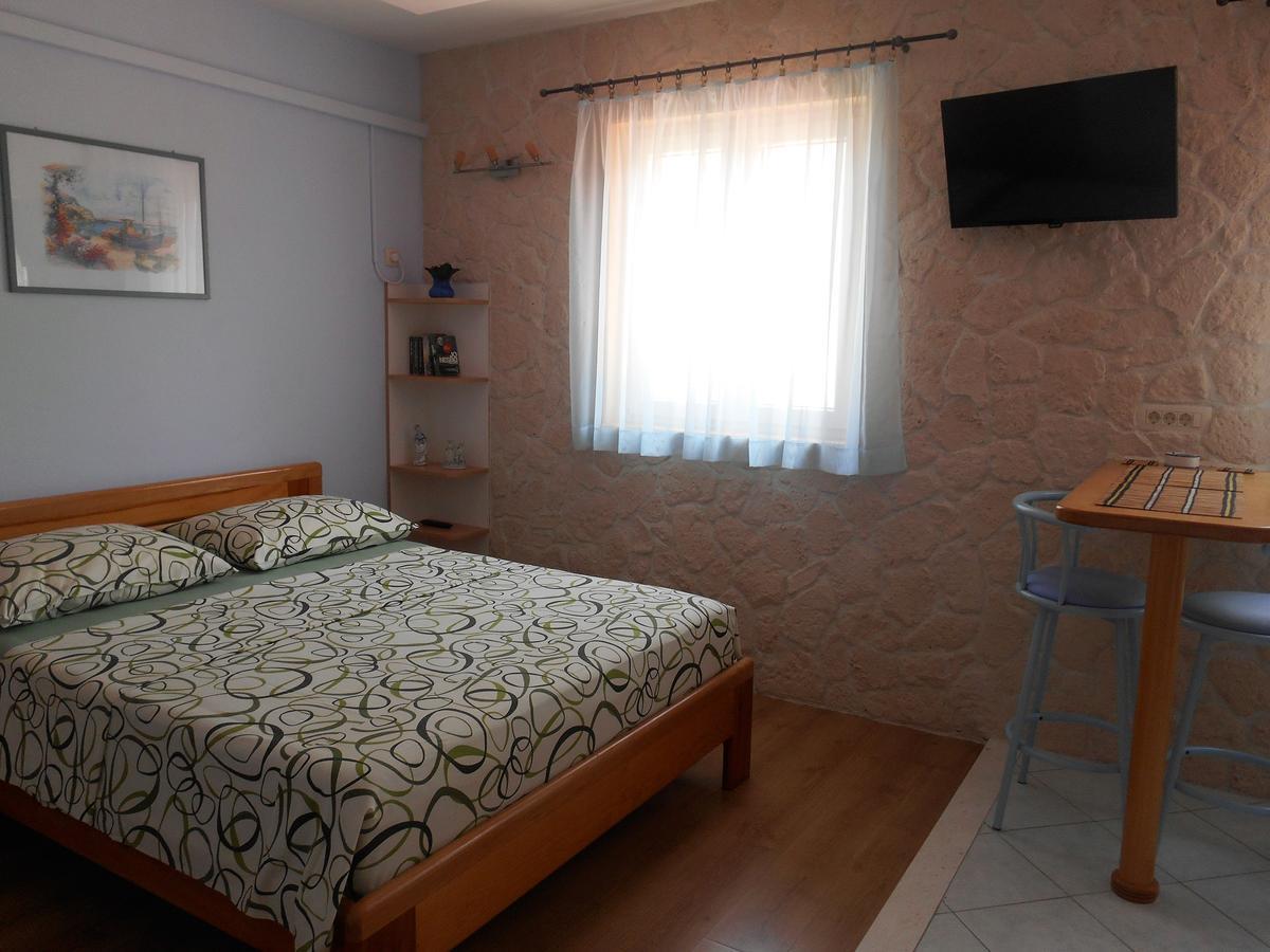 Apartments Bresan Trogir Exterior photo